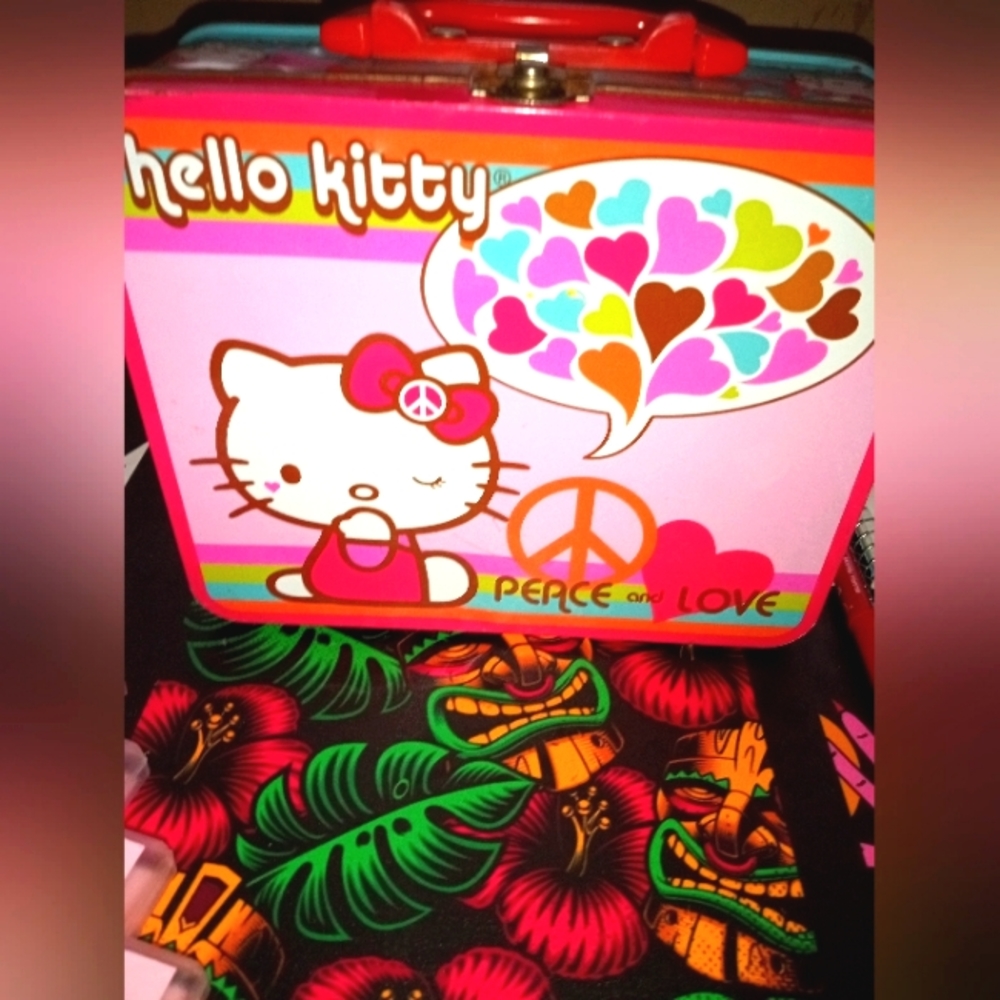 Hello Kitty lunch box w puzzle